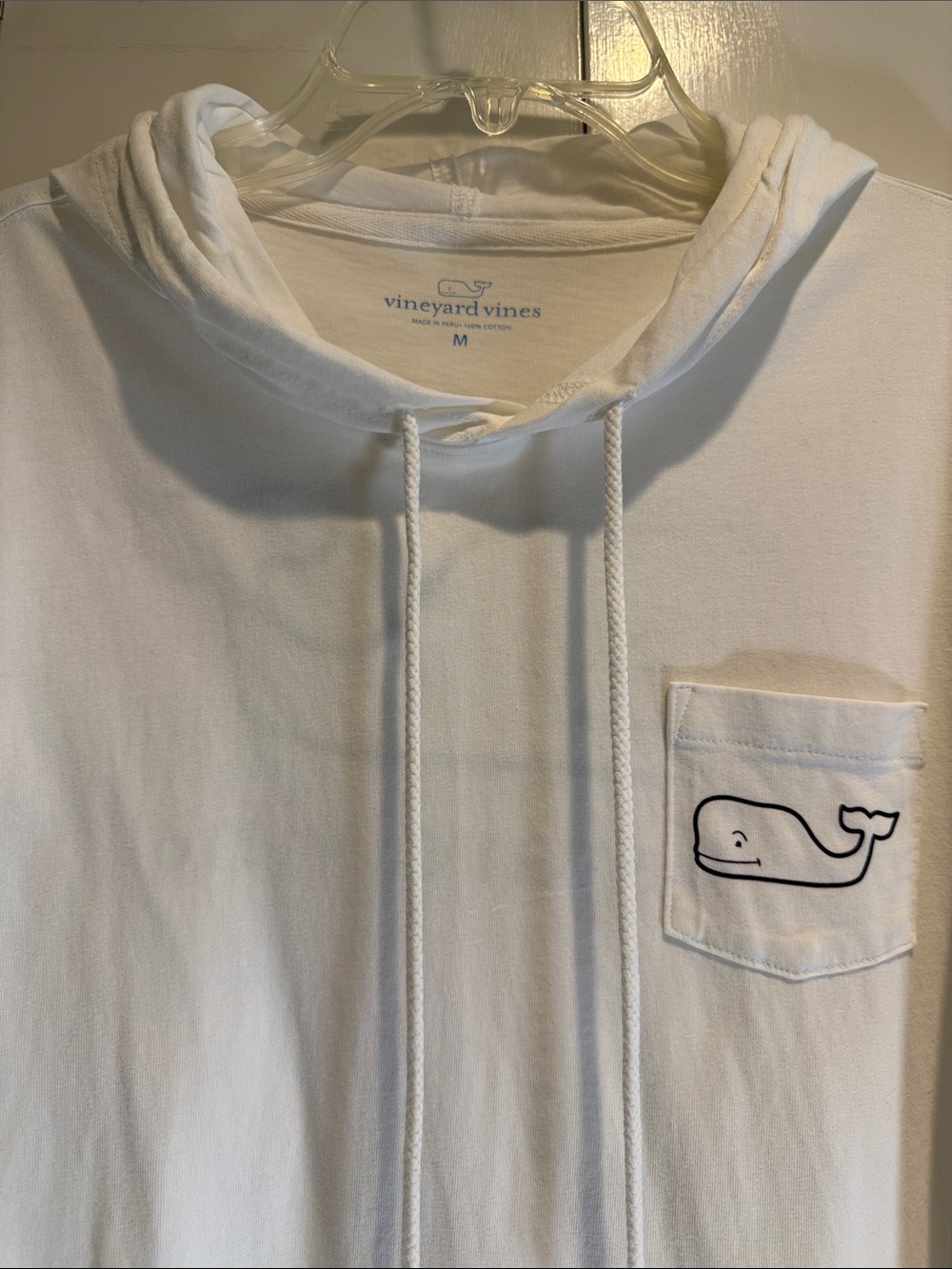 Vineyard Vines Women’s White Hoodie Tee with Whale Pocket Size M